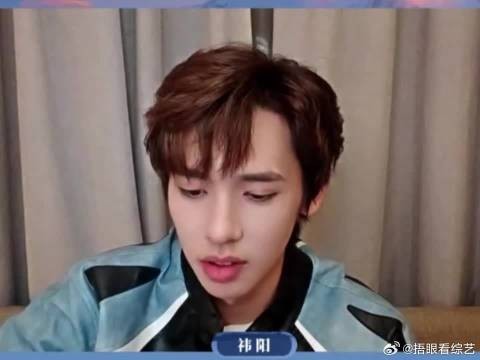 小胡直播前获照愉鼓励未开麦引观众发笑