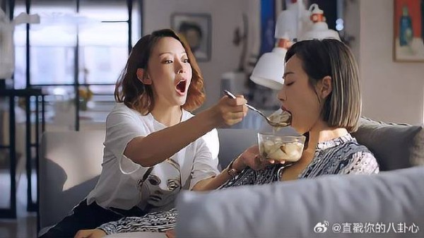 繁星跟亲妈吵架后，在家生闷气，宋雪暖心来安慰！