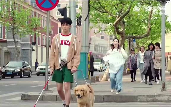 “衣服举起的那一刻直接泪崩了……母爱，为之深 ”