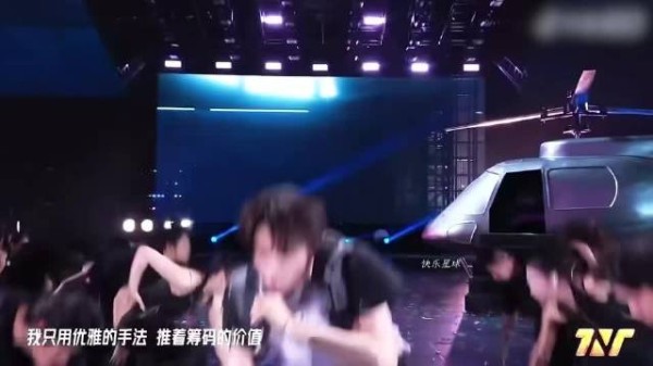 自带舞台压迫感，快嘴节奏行云流水，不愧是刘耀文