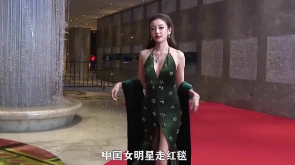 迪丽热巴等众女星亮相红毯气场全开