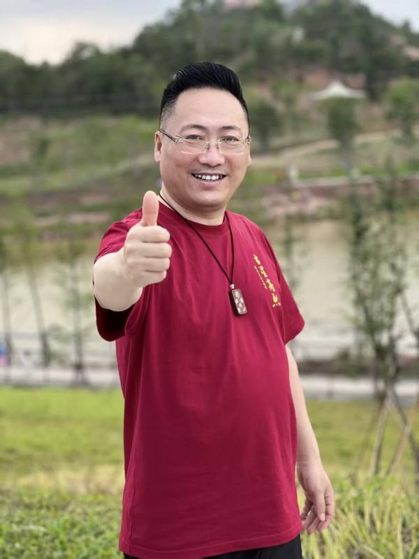 《向东而生》的作者王向东