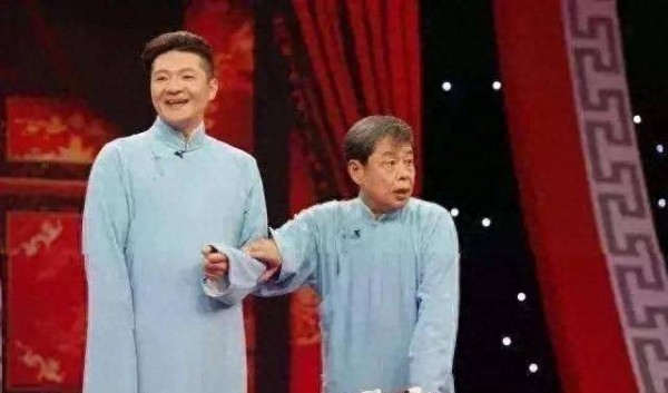 谢金，上海德云社，台上调侃郭德纲：我这腿呀，比郭德纲的命都长