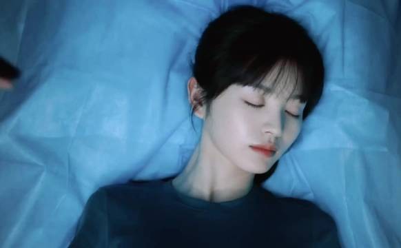 田曦薇李茜《低智商犯罪》装晕片段引热议