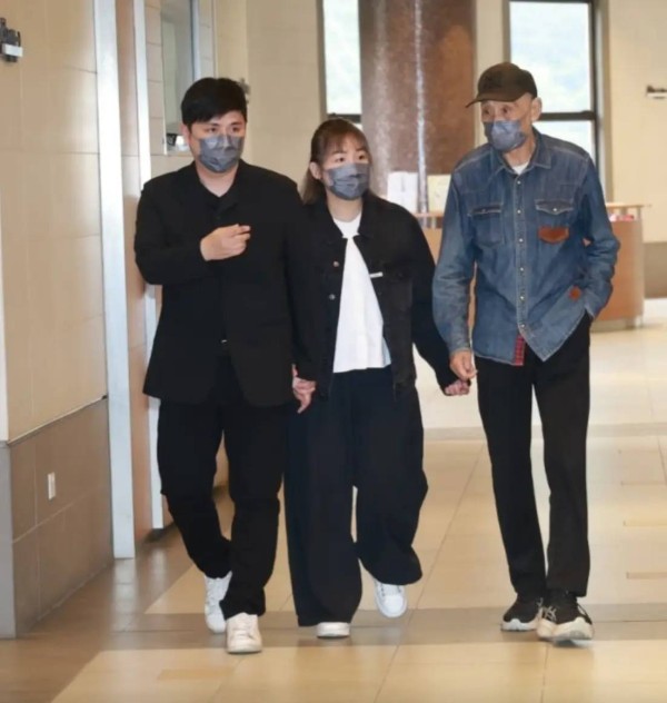 81岁李家鼎自曝“家丑”,公开被长子索要200万录音，无力供养对方