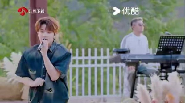 音你而来周五开麦，歌声纯粹治愈人心