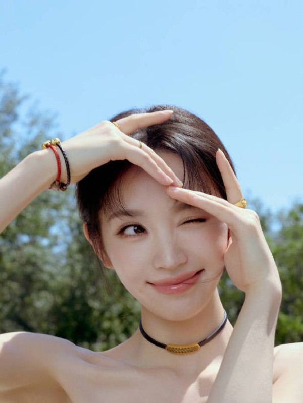 田曦薇表情灵动。
