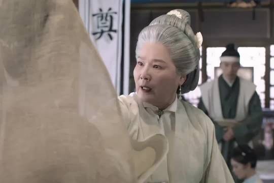 在此刻绝望的母亲为女儿做的最后一件事