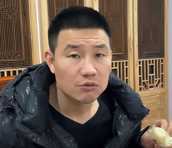 嘎子又在直播时口无遮拦，直言结婚不影响谈恋爱，挑战婚姻底线