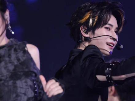 张真源2026年5月2日《Show Me Love》直拍舞步凌厉气场全开