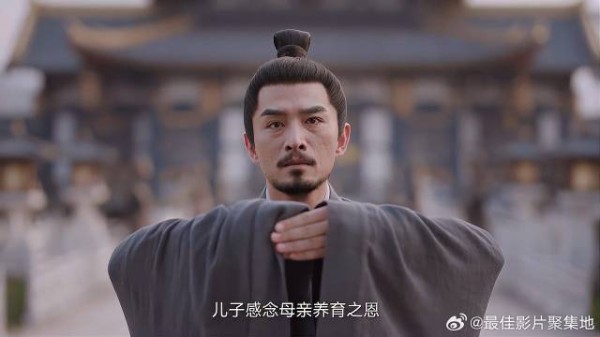 二少主终于悔过，结果被流放，下一秒含泪告别母亲