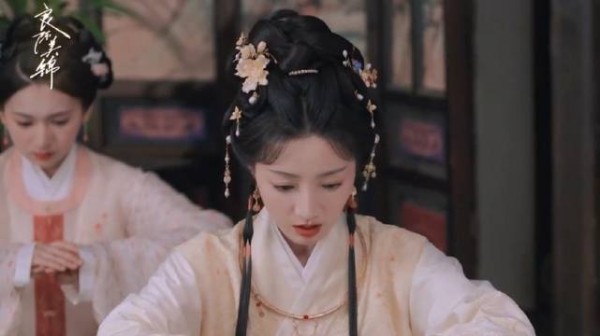 从前澜姐儿盯着姐姐，如今她盯着自己的人生～任敏 黄羿
