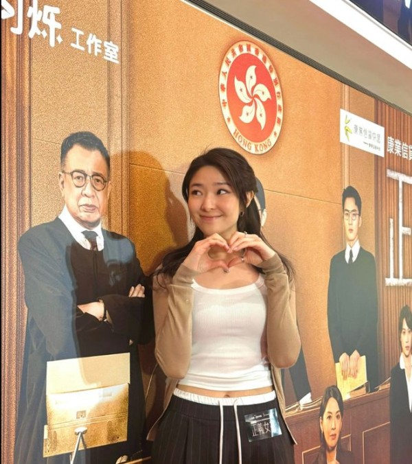佘诗曼为许绍雄女儿庆29岁生日！助她走出丧父悲痛！发文：你并不孤单