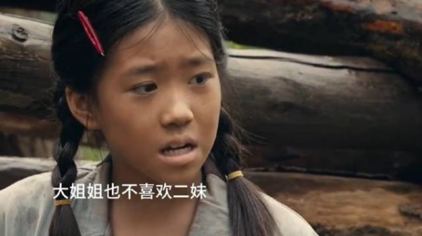 女孩本可以拥有灿烂的人生，却被父母阻拦关在了大山，一辈子也没走出大山