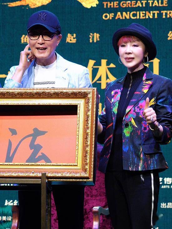 《大戏法》首演见面会，岳秀清吴刚同框出席