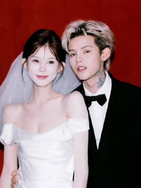 一觉睡醒发现小美和殷世航领证了，好突然，不过还是 祝殷世航小美幸福久久！