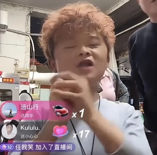 “小马云”18岁成年首播，直播间和女生热吻，称想找个老婆