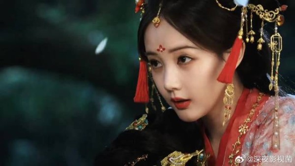 “剧本在崩塌，我们在相爱”