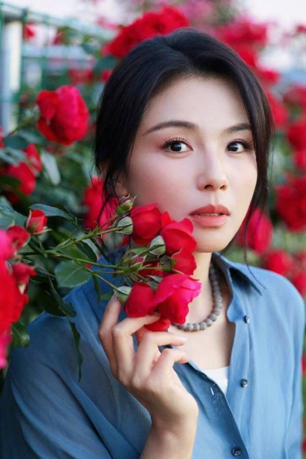 刘涛优雅美丽。
