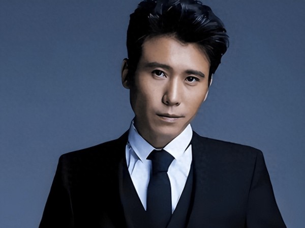 李乃文隐婚20年妻子终曝光，原来是中戏才女金牌话剧导演