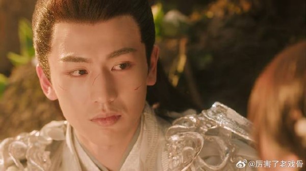 长珩大战受重伤 幸亏遇到灵智初开的小兰花，至此爱上！