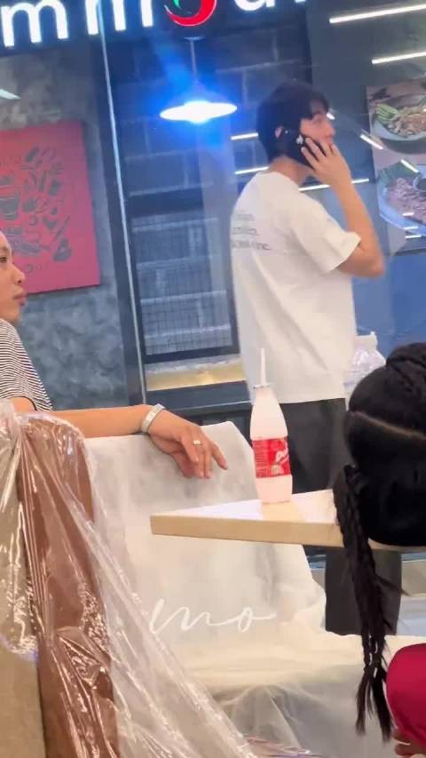 和男朋友约好一起吃饭但找不到男朋友一通乱忙be like