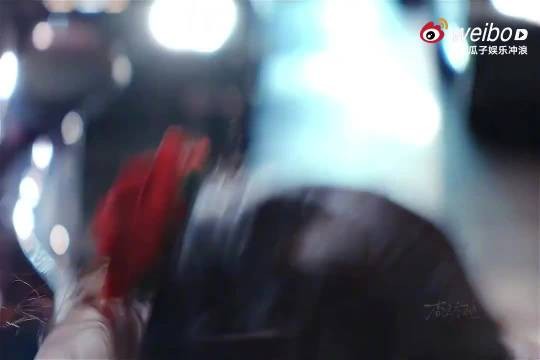 刘亦菲红裙造型诠释玫瑰美学