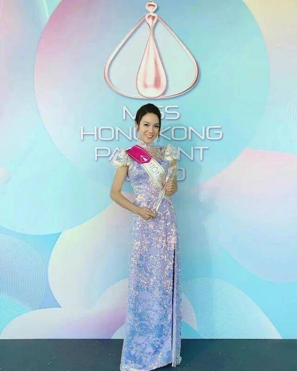 29岁前港姐官宣怀孕喜讯，晒与老公合照分享幸福时刻