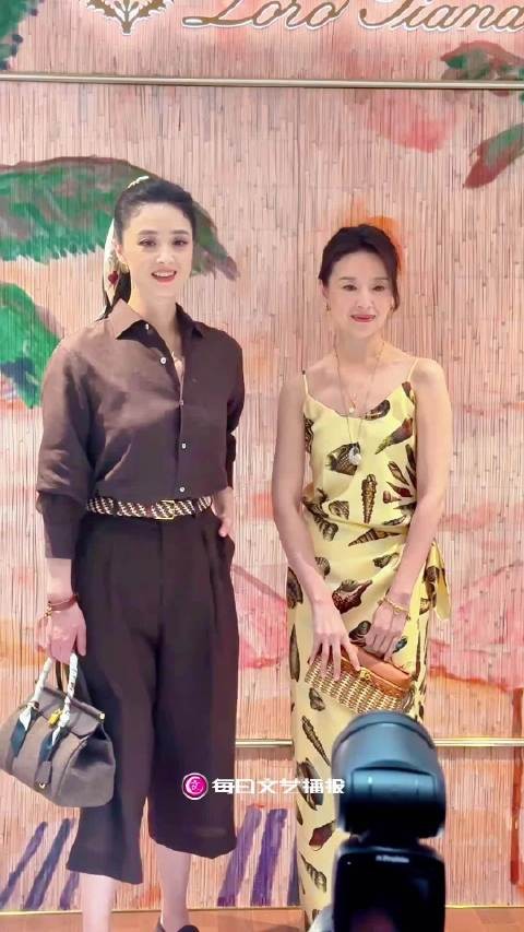 蒋欣董洁同框演绎闺蜜情，默契互动引共鸣