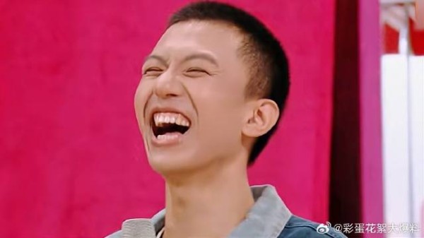 付航一上来,何炅就求着他加微信,全场笑翻了!