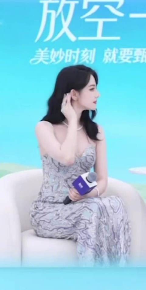 迪丽热巴直播庆生粉丝齐唱生日歌