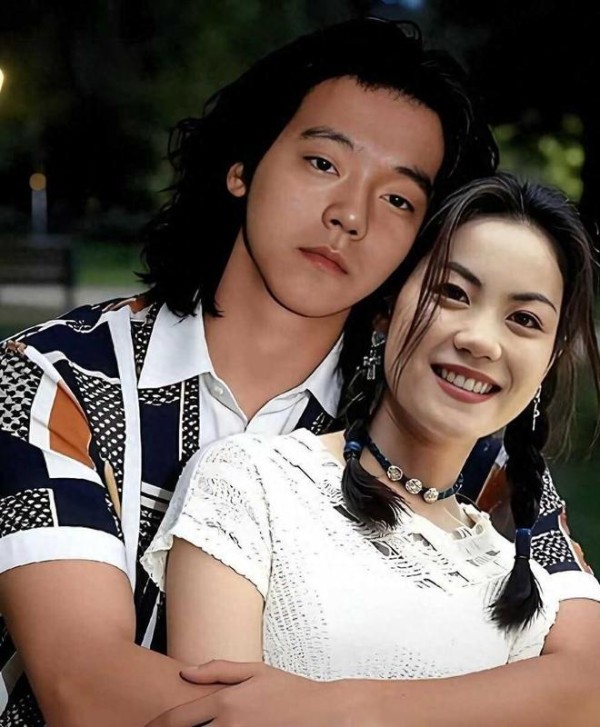 难怪王菲年轻时会嫁给窦唯，可她没想到男的老了会变这样
