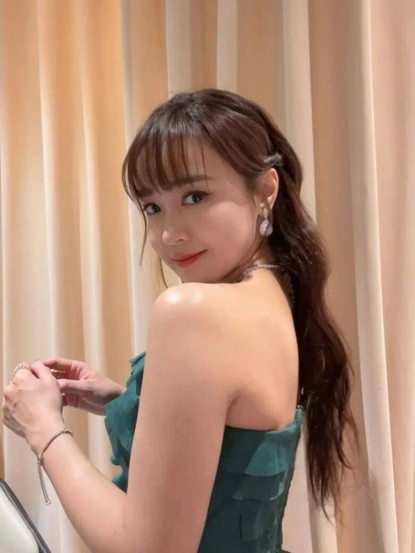 香港女星罕谈拍剧感受，疯狂集邮苗侨伟，曾年花30万供弟读书