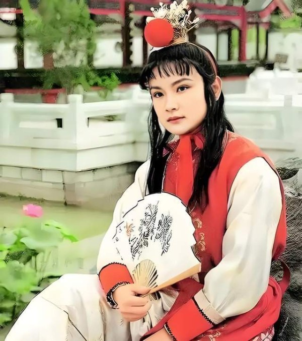 为什么说一模一样的甄宝玉贾宝玉，藏着曹雪芹一生最大的秘密？