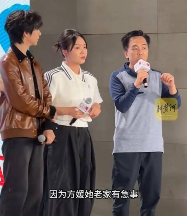 郭富城陪方媛回安徽奔丧，灵堂鞠躬上香，全程低调被赞有情有义
