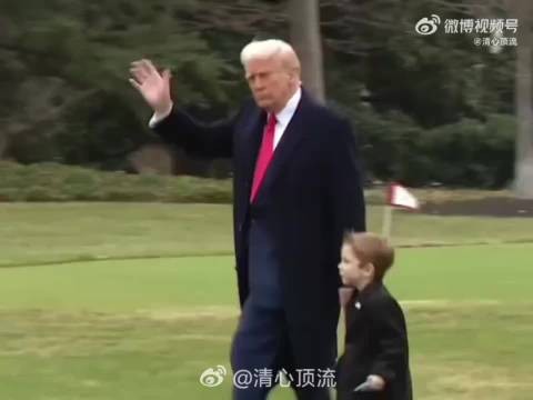 马斯克儿子穿新中式上衣亮相