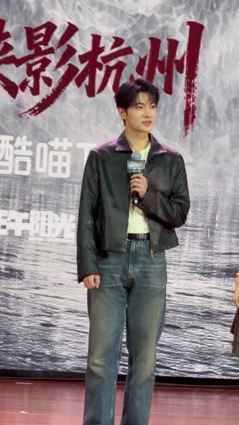 杨洋猜词秒出猫咪答案，软乎乎的反差感，谁看了不心动！