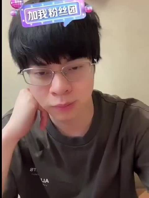 King宣布与33同住，转会期首现强制同屋安排