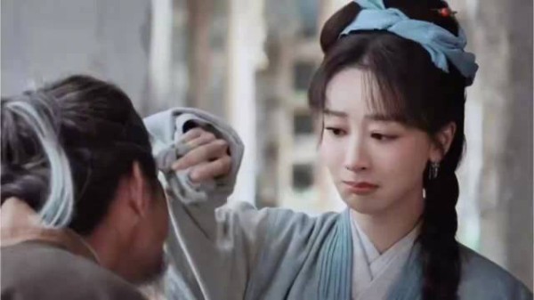 杨紫《家业》首播云合3.8%,爷孙无声对手戏引共鸣