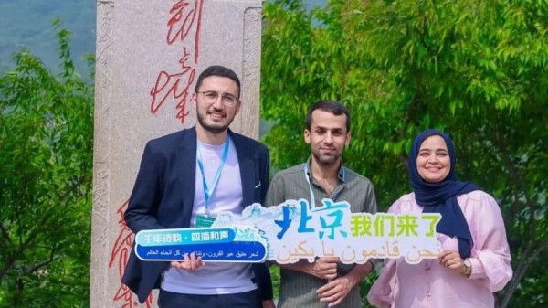 “这辈子最棒的生日！”中阿诗人结下深厚情谊