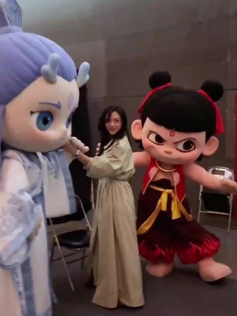 汤唯手机壳曝光女神也爱藕饼CP