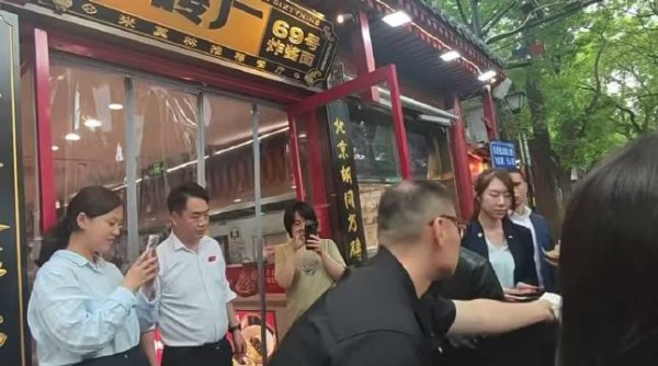 感觉黄仁勋永远穿着他的皮衣哈哈哈