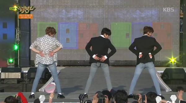 九年前的今天(170519)，EXO-CBX 带来的特别舞台