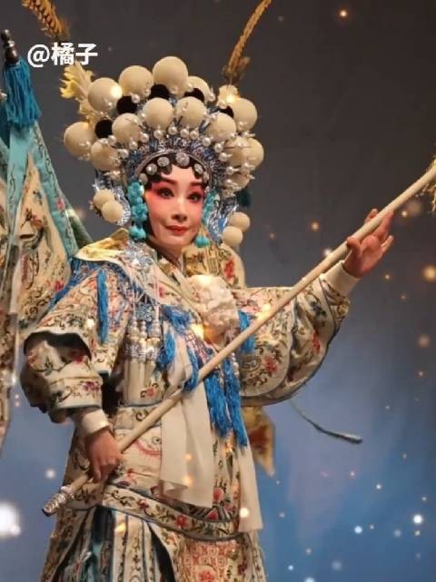 我不会是最后一个知道秦海璐是正宗刀马旦出身的吧