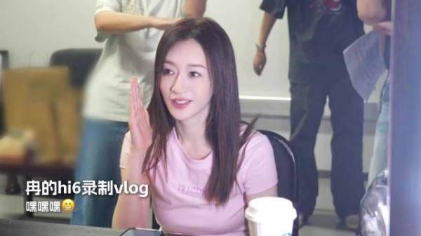 谁懂啊姐姐卑微求歌的样子又好笑又心疼！