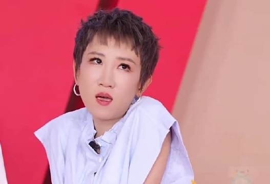 王濛浪姐唱跳走台步，与张踩铃飙东北绕口令