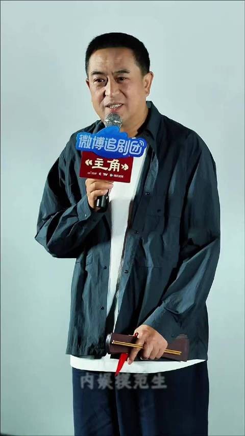 张嘉益爆红后签约孙浩报恩,十余年饭局换终身饭碗