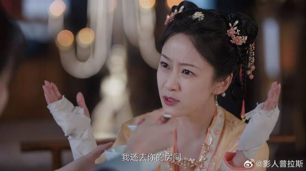 李薇为能不圆房，上赶着求情敌同睡，被情敌拿捏