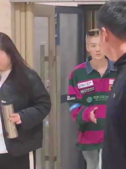鹿晗520晒马鹿合照寸头造型引热议