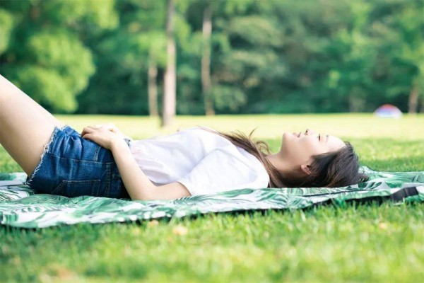 已婚女人等你来撩，会有这六个表现，别看不懂